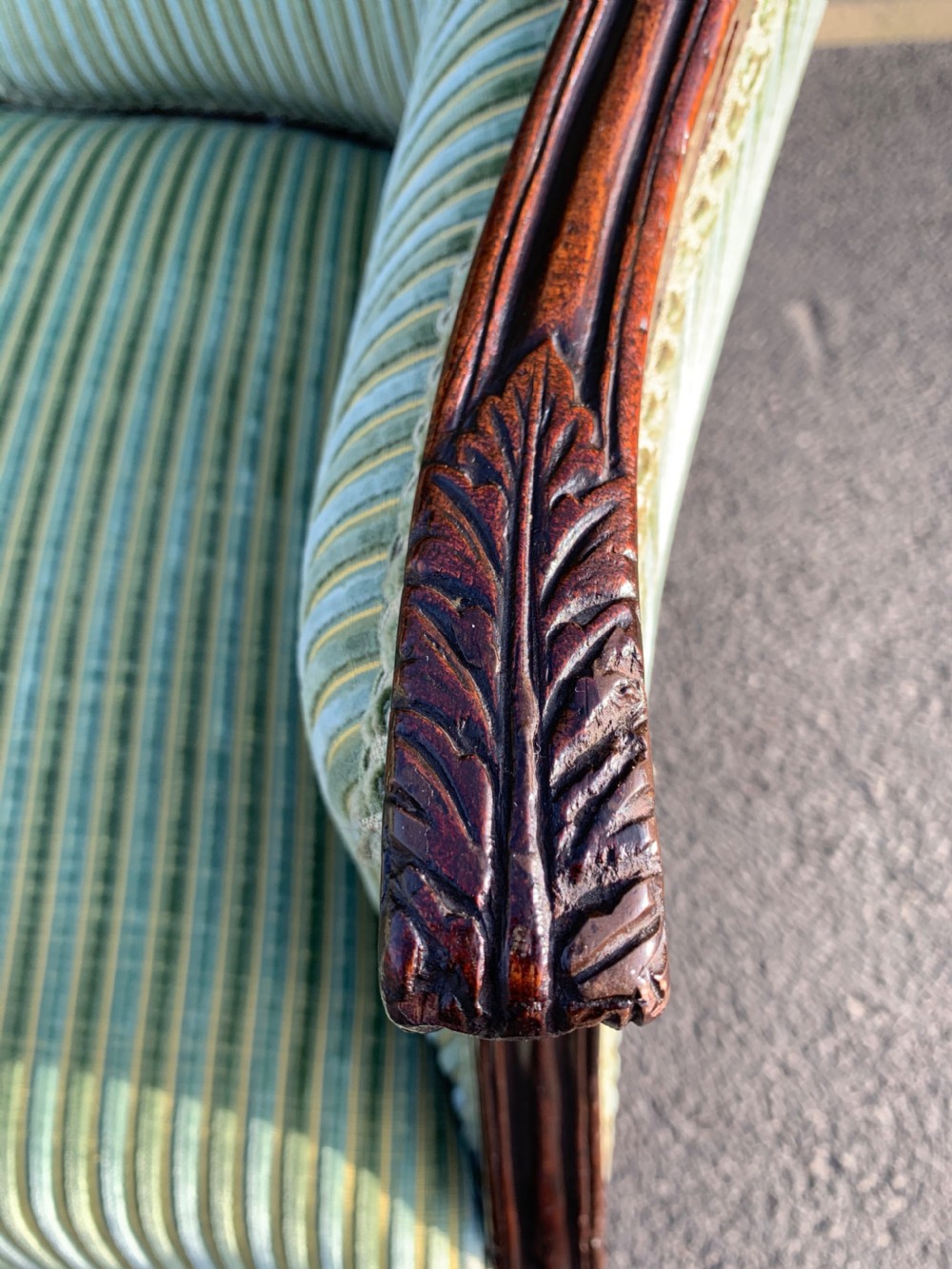 Elegant small sofa View XII