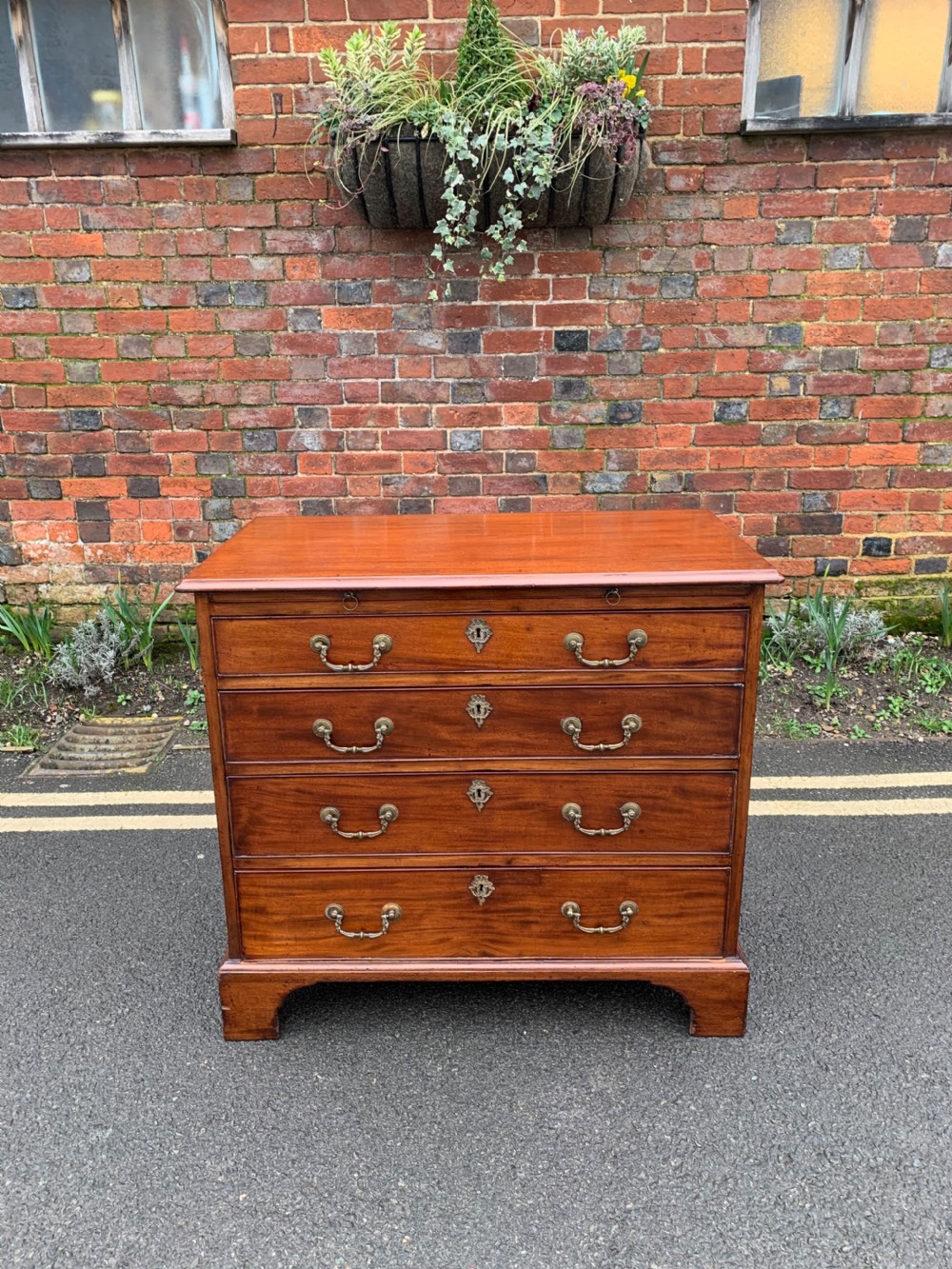 Georgian Mahogany chest 