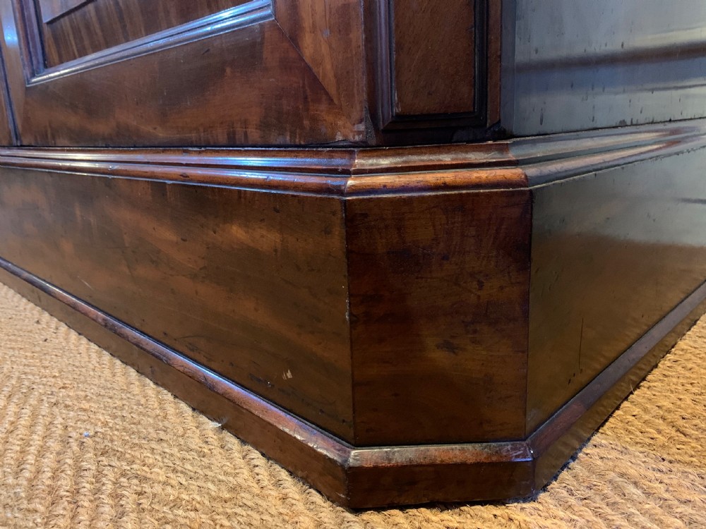 Quality Victorian Mahogany wardrobe  View IX