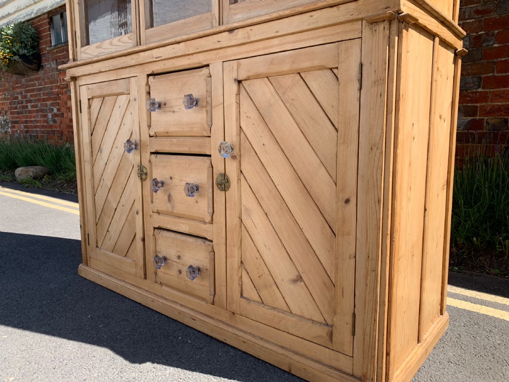 Glazed pine dresser View II