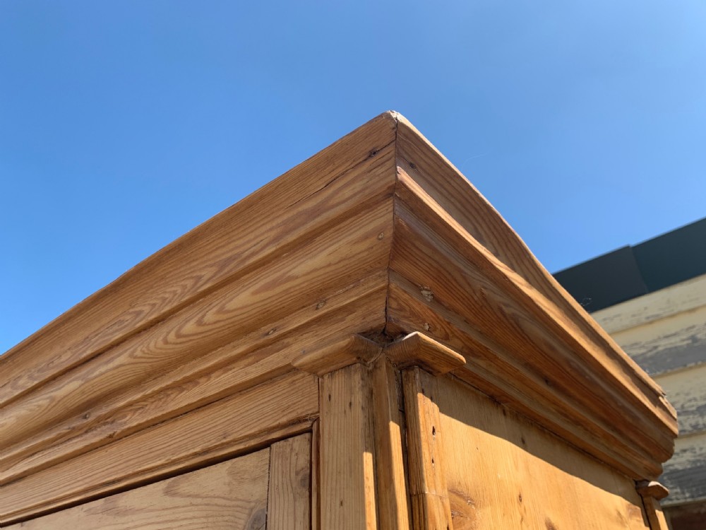 Glazed pine dresser View IV