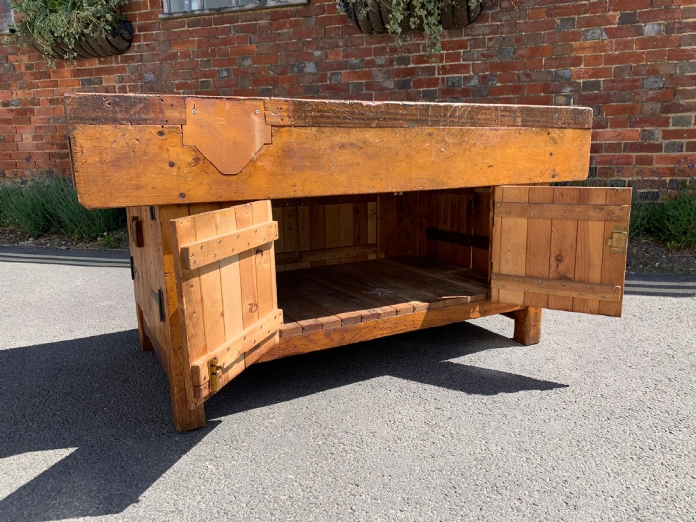 Industrial carpenters workbench  View III