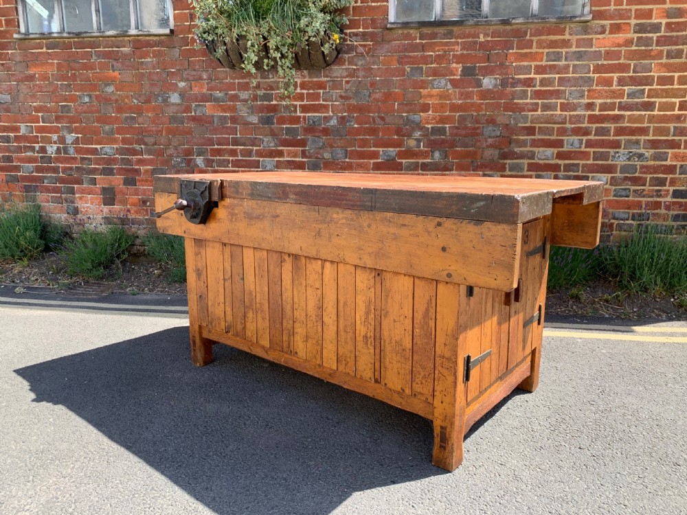 Industrial carpenters workbench  View IV