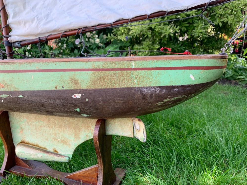 Large pond yacht View V