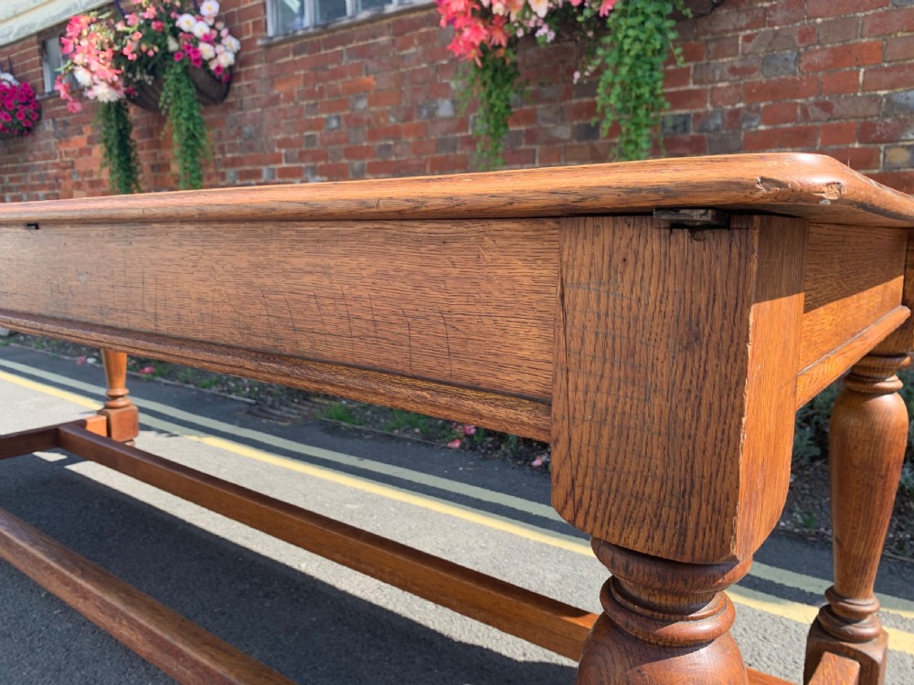Large oak table View IV