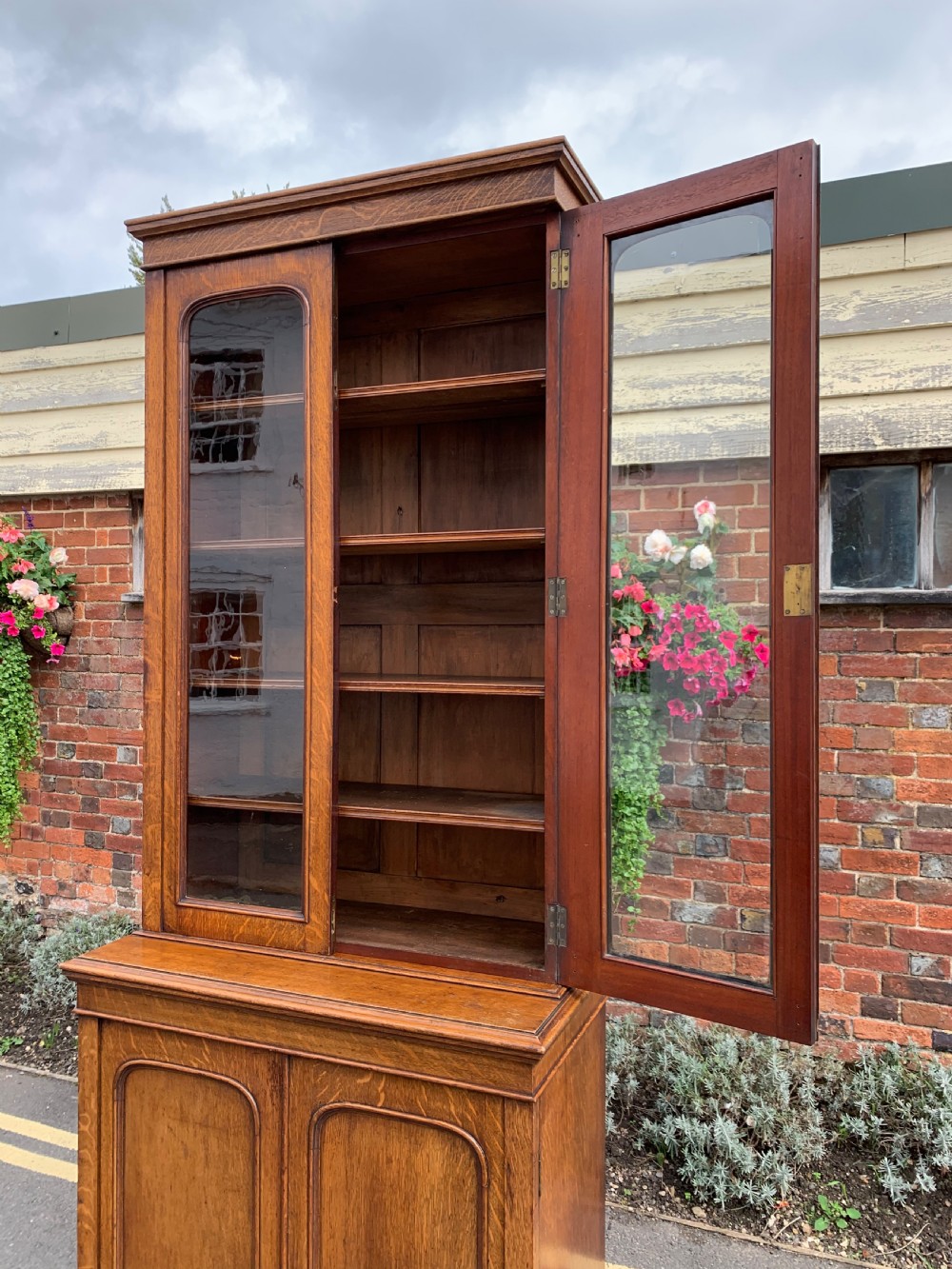 Nineteenth century oak bookcase  View V