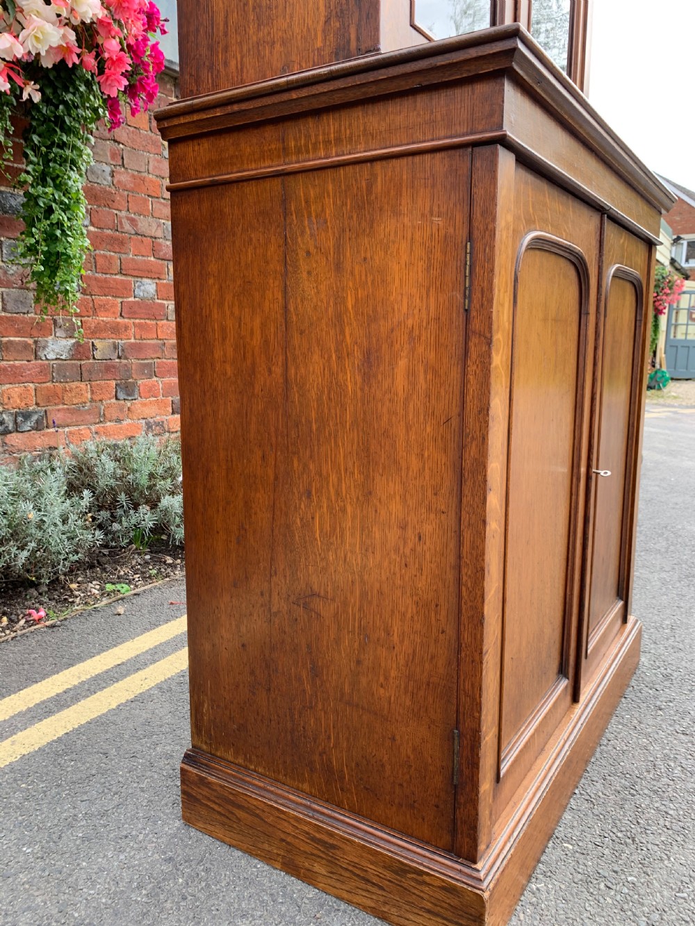 Nineteenth century oak bookcase  View X