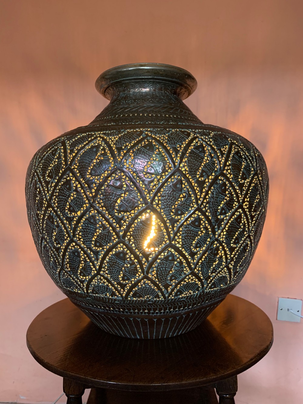 Superb large Cairoware urn