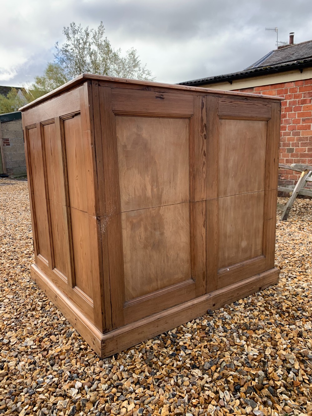 Pitch pine plan chest View V