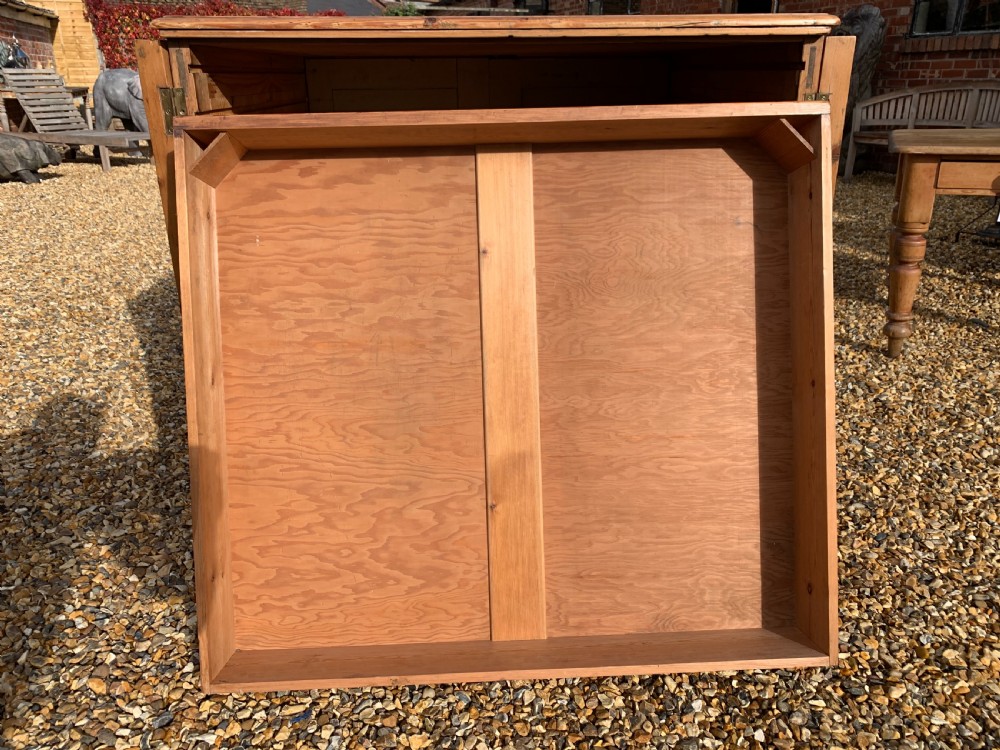 Pitch pine plan chest View X