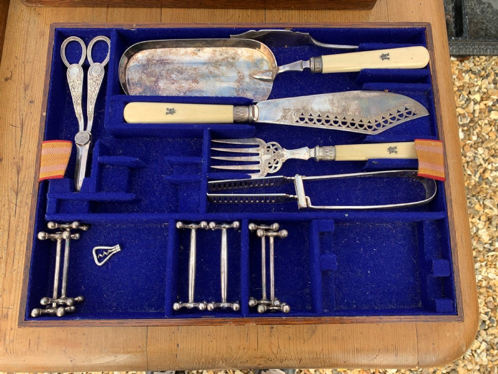 Army and Navy cutlery box View V