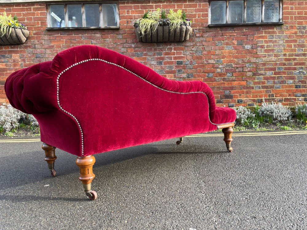 Victorian chaise longue  View II