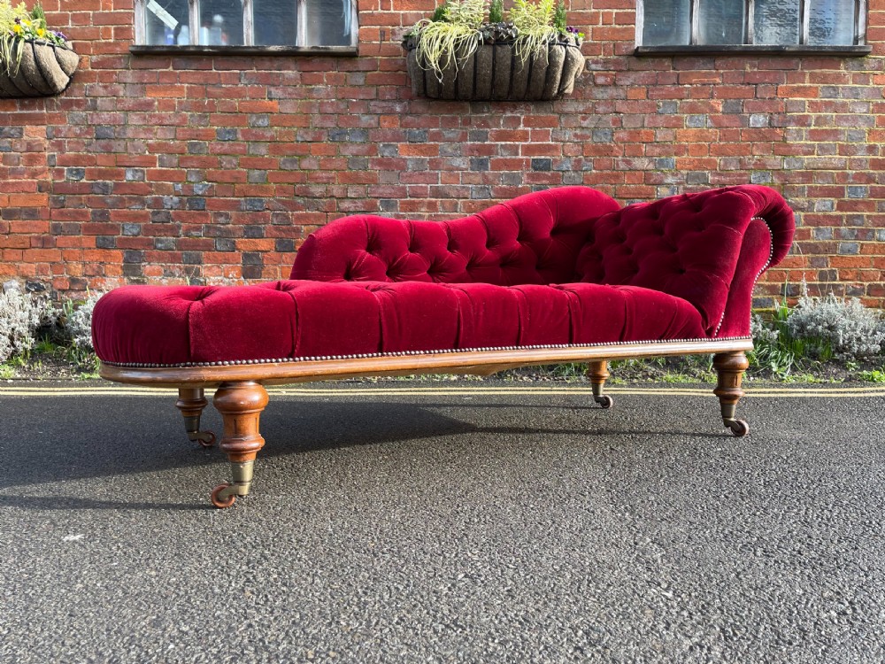 Victorian chaise longue  View III