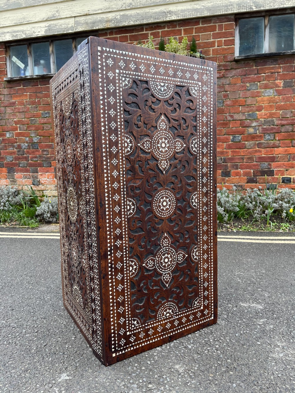 Syrian inlaid trunk View III