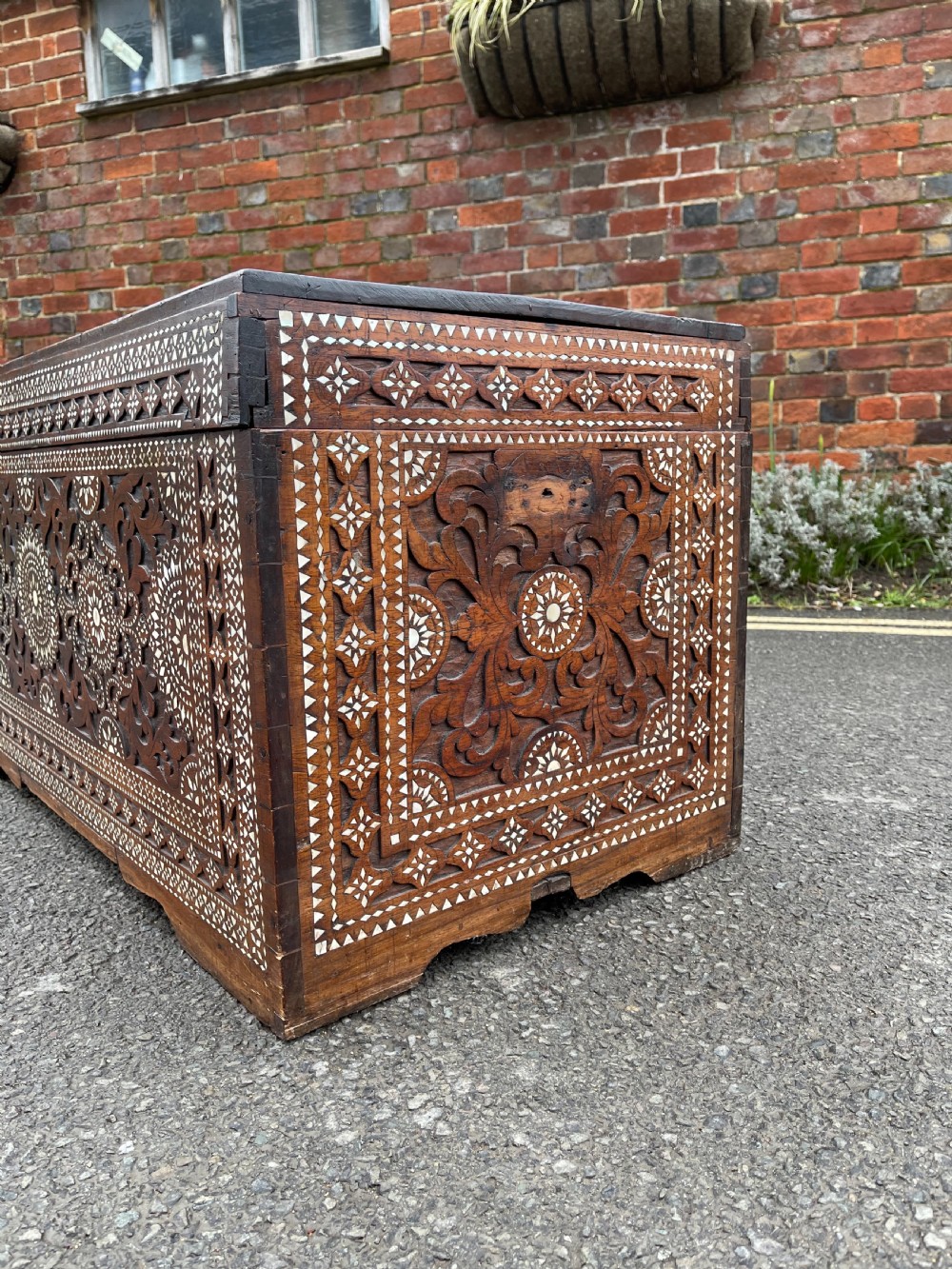 Syrian inlaid trunk View IX