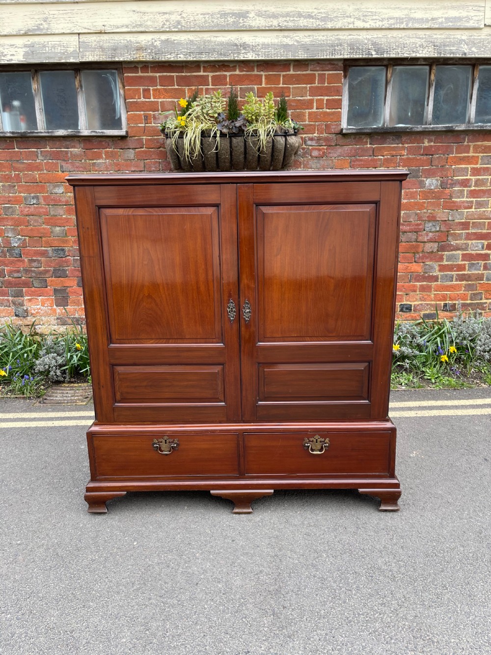 Eighteenth century Mahogany dwarf press cupboard 