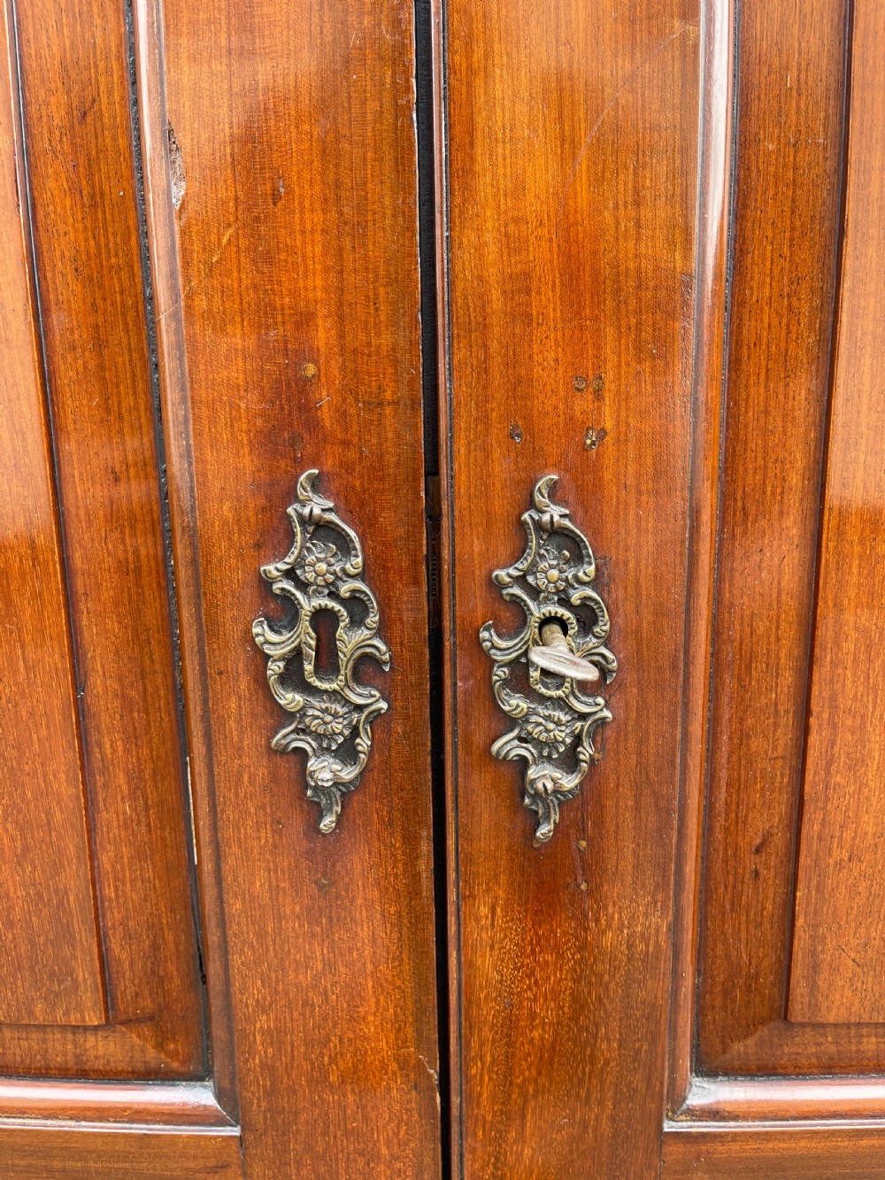 Eighteenth century Mahogany dwarf press cupboard  View X