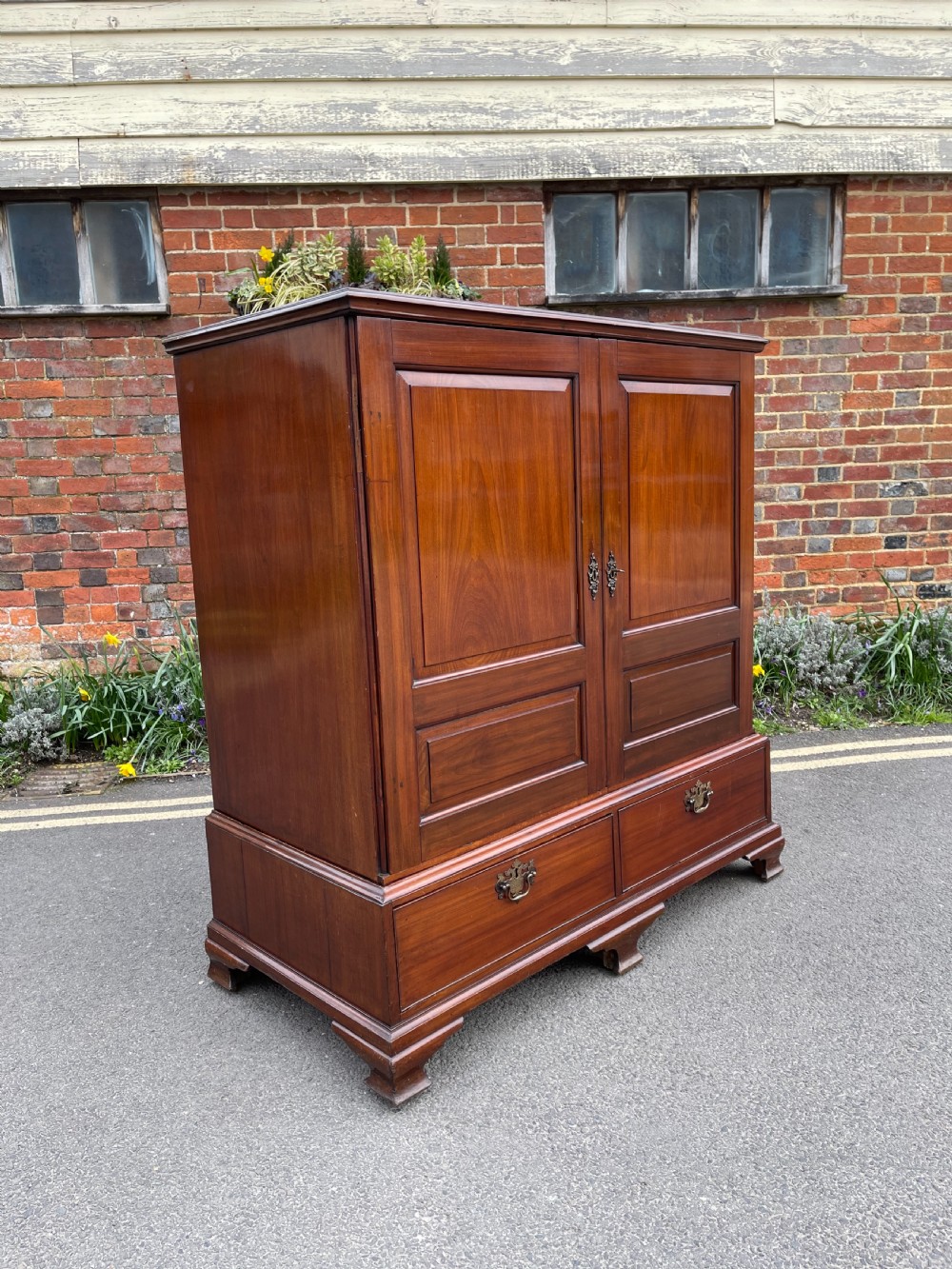 Eighteenth century Mahogany dwarf press cupboard  View XI