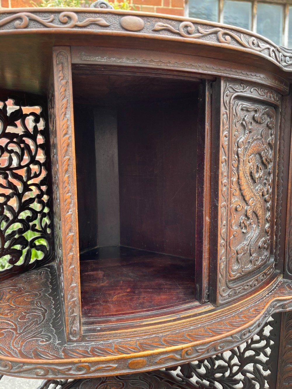 Japanese corner shelf View IV