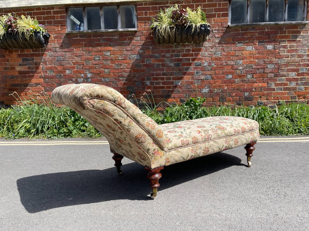 Victorian daybed View II