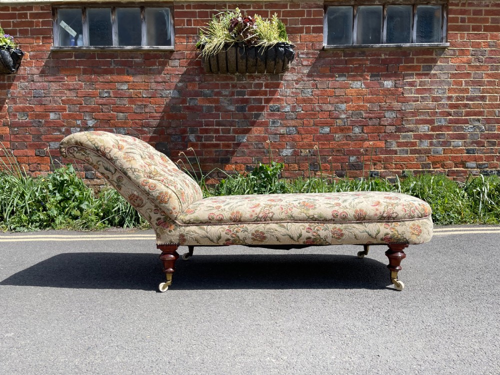 Victorian daybed View III