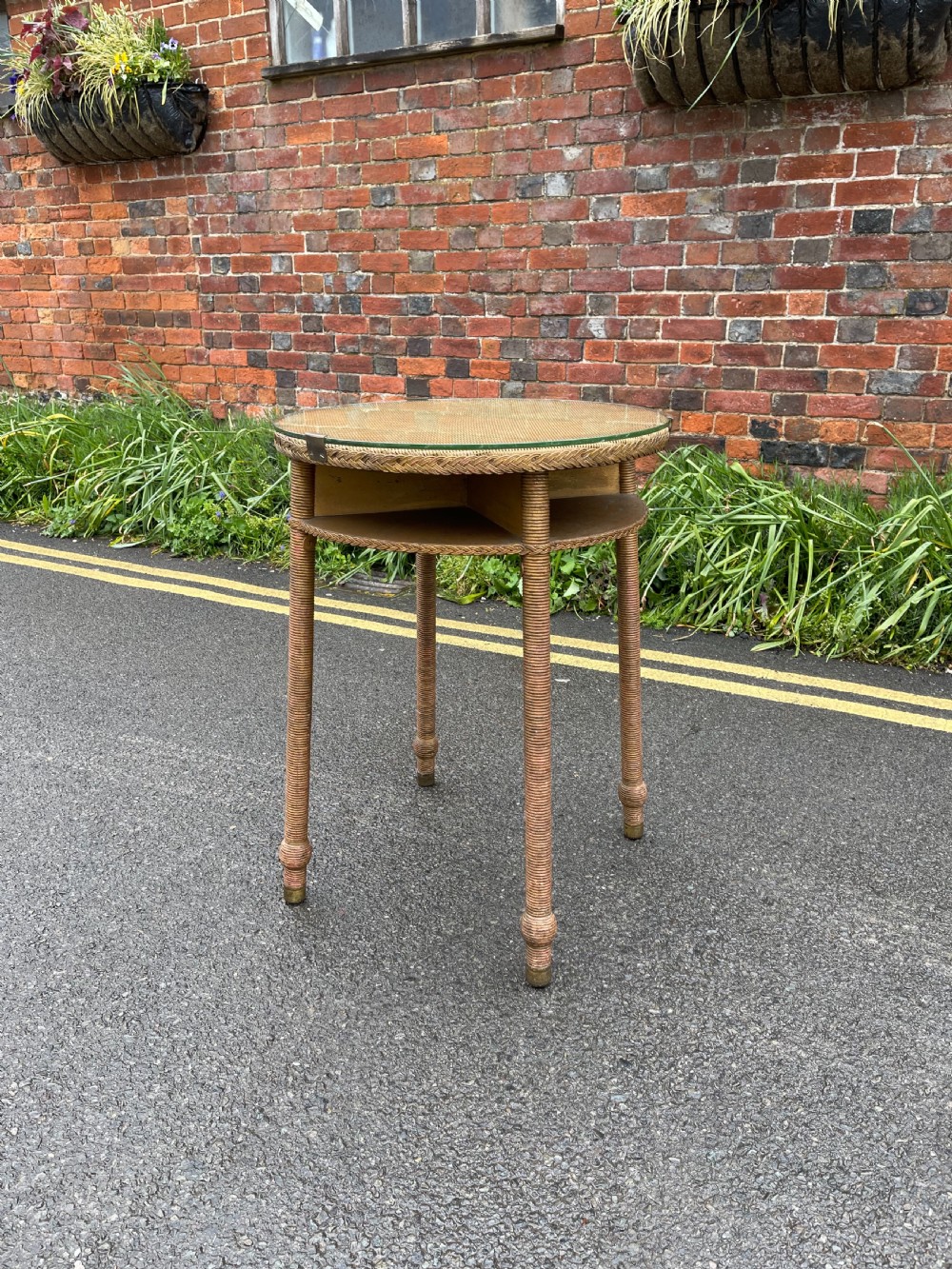 Lloyd loom table  View VI