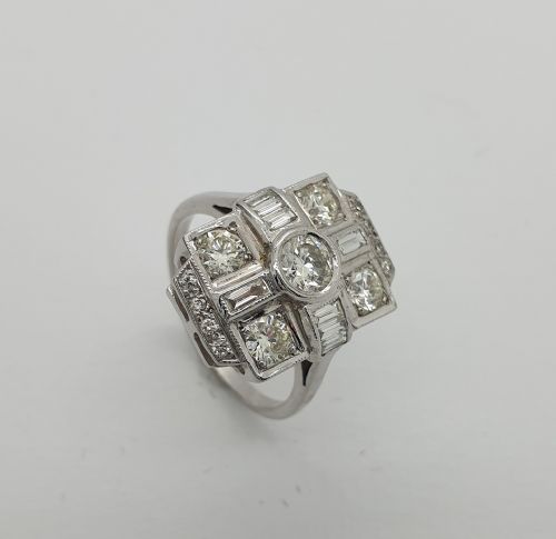 18ct Wg Diamond Dress Ring