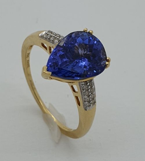 18ct Teardrop Tanzanite Diamond