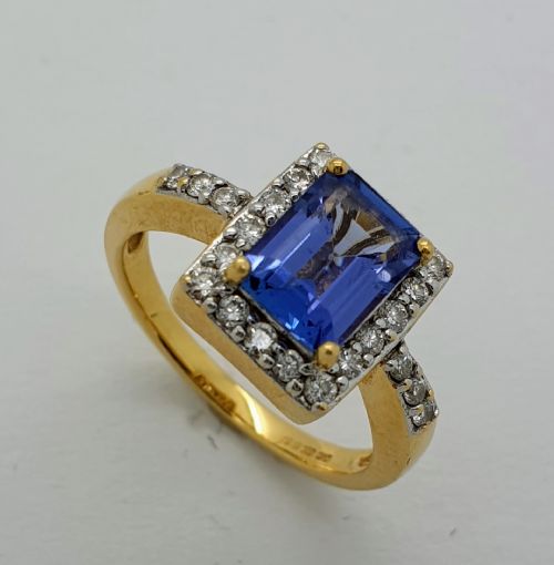 18ct Yg Tanzanite Diamond Cluster