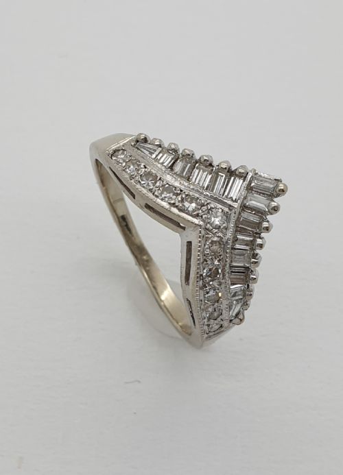 18ct Wg Dress Ring