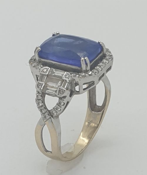 18ct Wg Tanzanite Diamond Ring