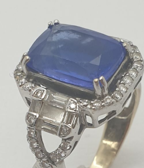 fig 1. 18ct WG Tanzanite Diamond Ring
