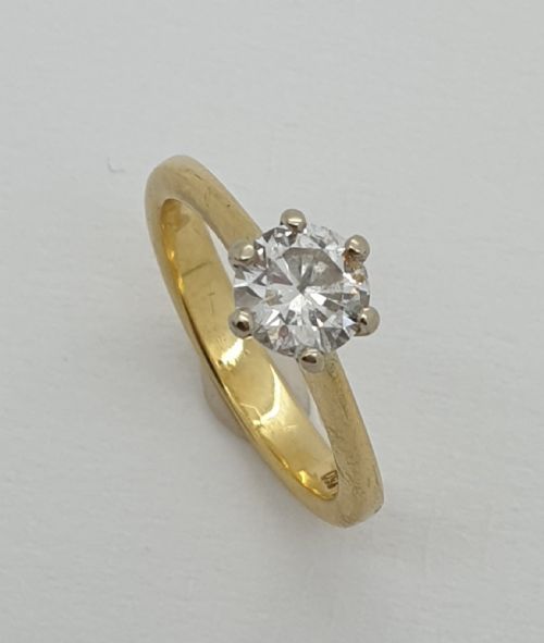 18ct Yg Solitaire Diamond