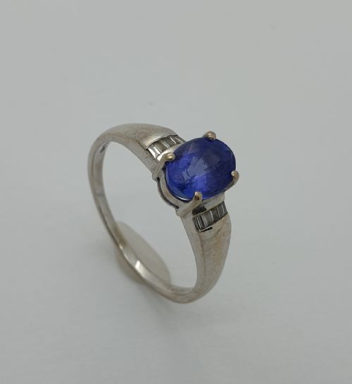 18ct Wg Tanzanite Baguette Diamond Ring