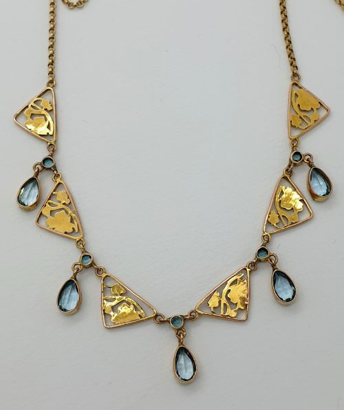 18ct Aquamarine Filigree Pendant