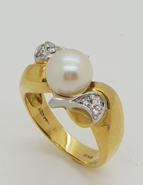 Pearl Diamond Crossover Ring
