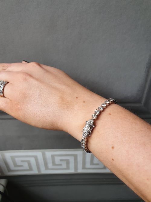 fig 1. 18ct WG Collet Set Diamond Tennis Bracelet