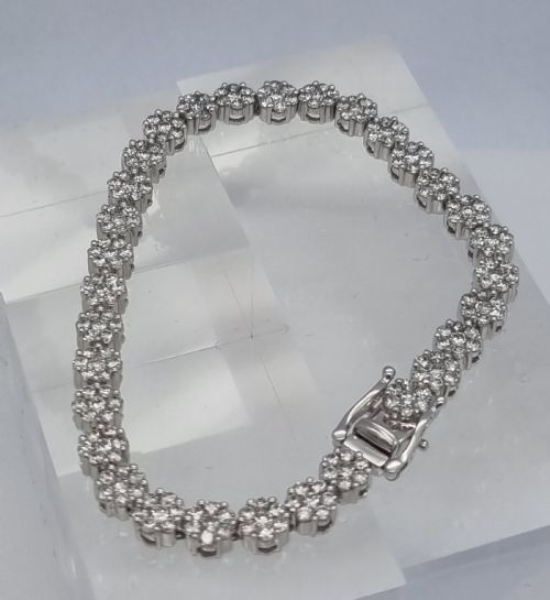 18ct Wg Diamond Daisy Bracelet