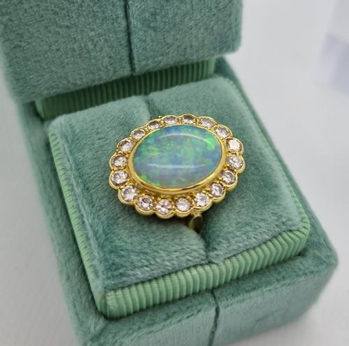 18ct Yg Opal Diamond Ring