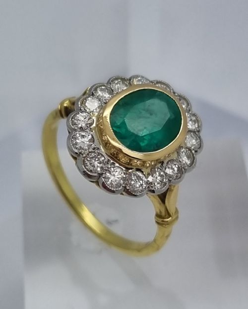 18ct Emerald Diamond Ring