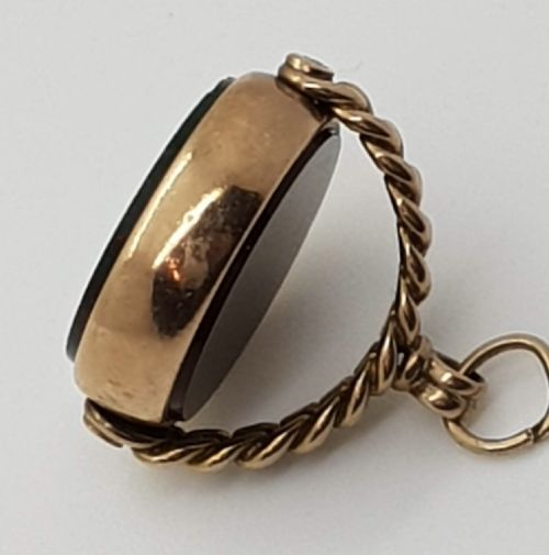 CORNELIAN AND AGATE 9CT GOLD FOB - ADDITIONAL PHOTO 1