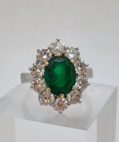 18ct Oval Emerald Diamond Cluster