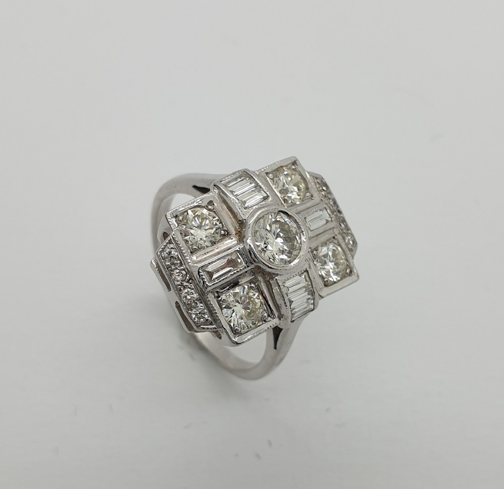 18ct WG Diamond Dress Ring