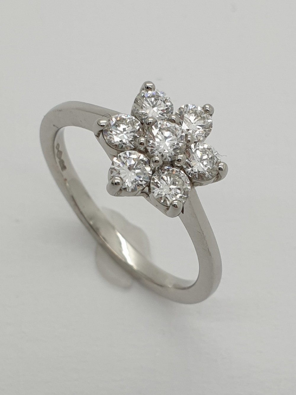 18ct Classic Cluster