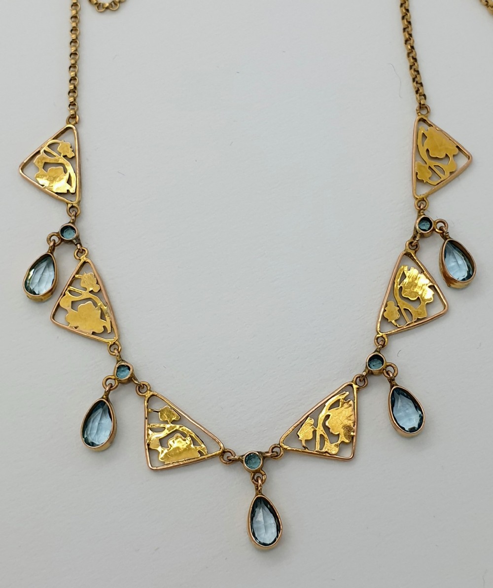 18ct Aquamarine Filigree Pendant