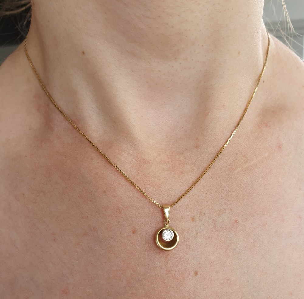 18ct YG Cupped Pendant View II