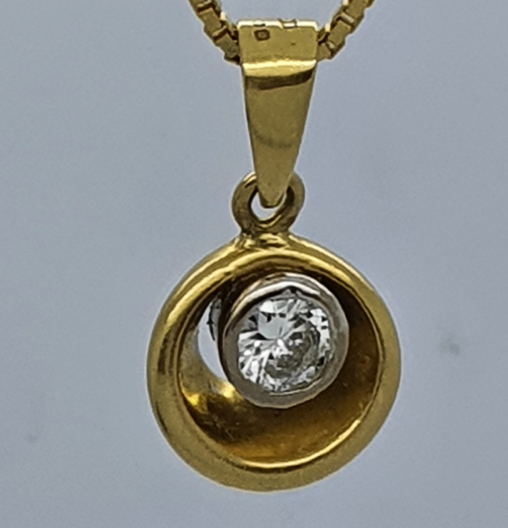 18ct YG Cupped Pendant View III