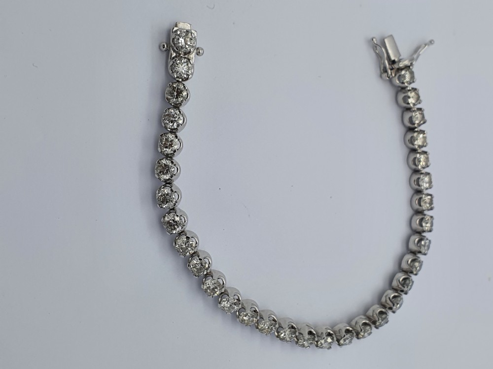 18ct WG Collet Set Diamond Tennis Bracelet  View IV