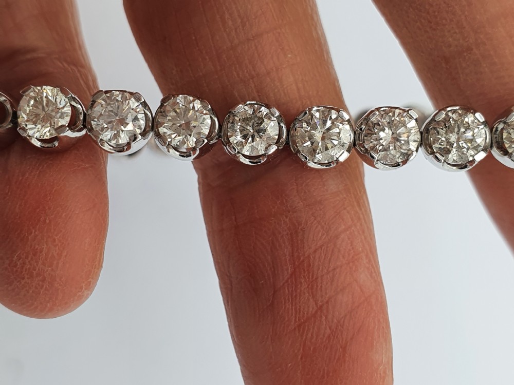 18ct WG Collet Set Diamond Tennis Bracelet  View VII