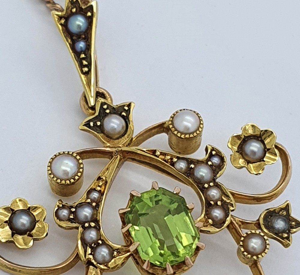 15ct YG Edwardian Peridot Pearl Pendant View III